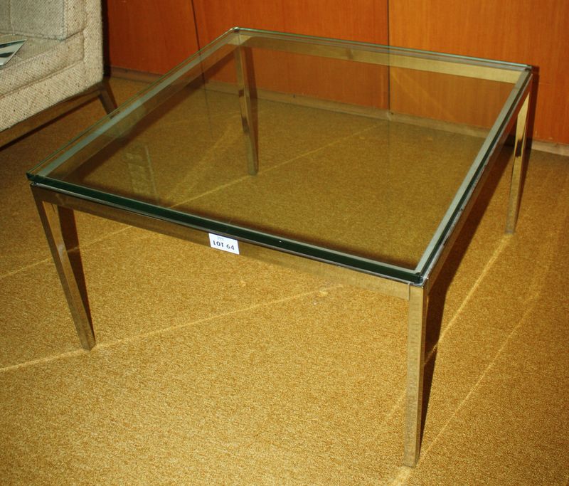 FLORENCE KNOLL TABLE BASSE CARREE EN METAL CHROME ET PLATEAU EN VERRE. 45 CM/ 80 CM/ 80 CM. RDC JATTE 1.