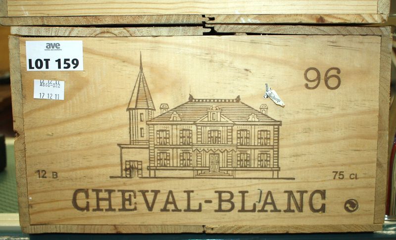 12 BOUTEILLES CHATEAU CHEVAL BLANC 1ER GRAND CRU CLASSE A SAINT EMILION. 1996. CAISSE BOIS D'ORIGINE.