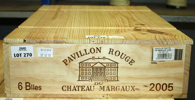 6 BOUTEILLES DE PAVILLON ROUGE DU CHATEAU MARGAUX. 2005. CAISSE BOIS D'ORIGINE CERCLEE NON OUVERTE.