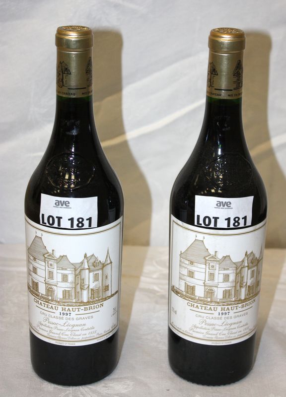 2 BOUTEILLES DE CHATEAU HAUT BRION 1ER GRAND CRU CLASSE GRAVES. 1997.