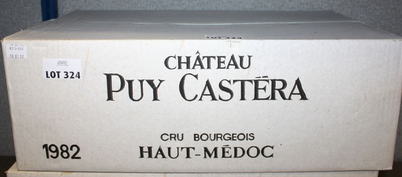 12 BOUTEILLES DE CHATEAU PUY CASTERA. HAUT MEDOC. 1982.