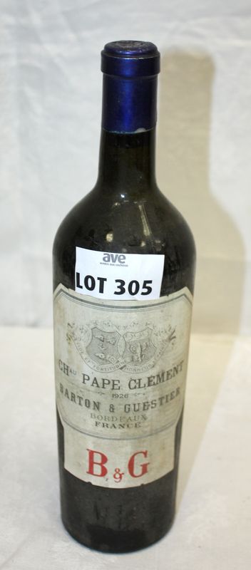 1 BOUTEILLE DE CHATEAU PAPE CLEMENT 1926 CC GRAVES. ETIQUETTE LEGEREMENT SALE. NIVEAU BAS.