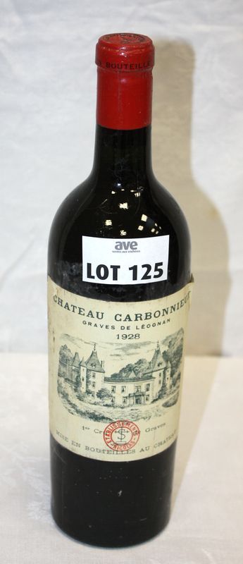 1 BOUTEILLE CHATEAU CARBONNIEUX 1928 CRU CLASSE GRAVES. ETIQUETTE LEGEREMENT SALE ET ABIMEE. CACHET NICOLAS.