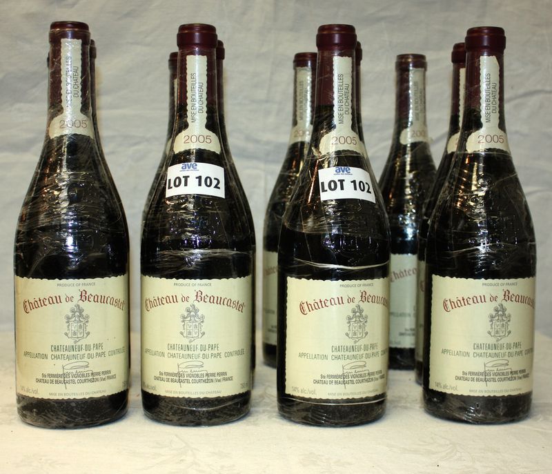 12 BOUTEILLES CHATEAUNEUF DU PAPE CHATEAU DE BEAUCASTEL 2005.