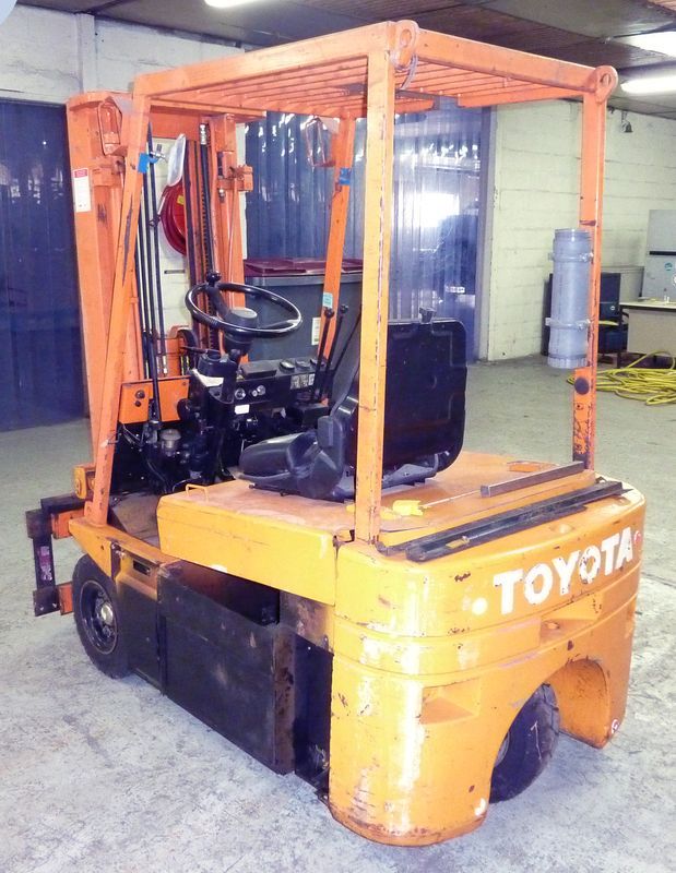 CHARIOT ELEVATEUR TOYOTA 2FBE18 1250 KG