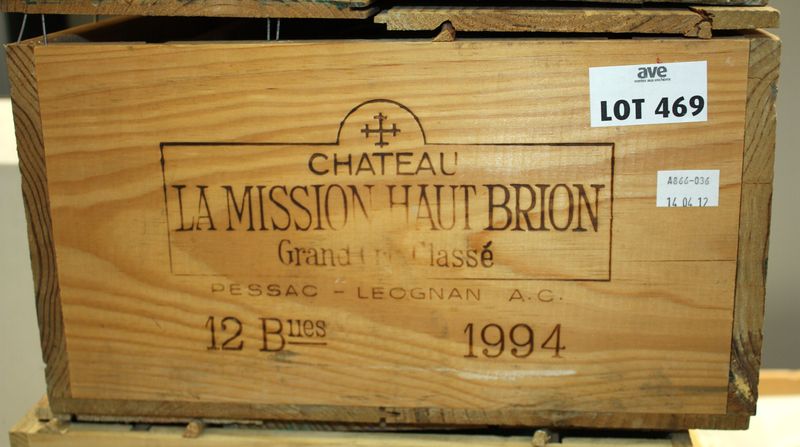 12 BOUTEILLES CHATEAU LA MISSION HAUT BRION 1994 CRU CLASSE GRAVES CAISSE BOIS D'ORIGINE.