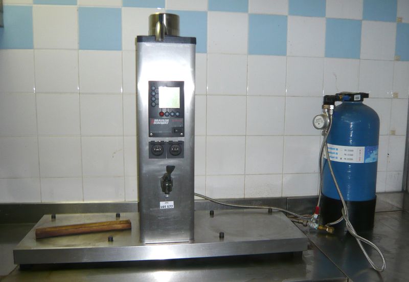 MACHINE A CAFE DE MARQUE BRAVILOR BONAMAT MODELE B20HW. CUISINES NIV -0.