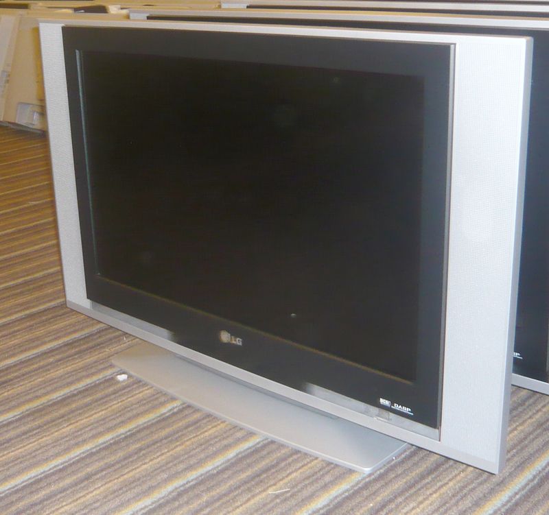 TELEVISEUR ECRAN PLAT LCD DE MARQUE LG. 65 CM. REF RZ-26LZ55H. NIV -1. SALON COLBERT E. 213 TV.