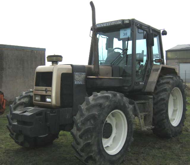 TRACTEUR AGRICOLE RENAULT 120-54 NECTRA 4RM 4RM