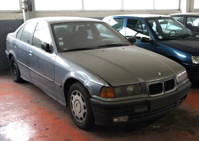 VOITURE BMW 318I BERLINE 1992