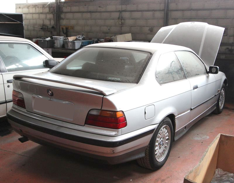 VOITURE BMW 318I COUPE 1992