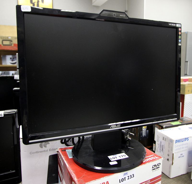 MONITEUR LCD ASUS 19" VK193D/AVEC WEBCAM INTEGREE.