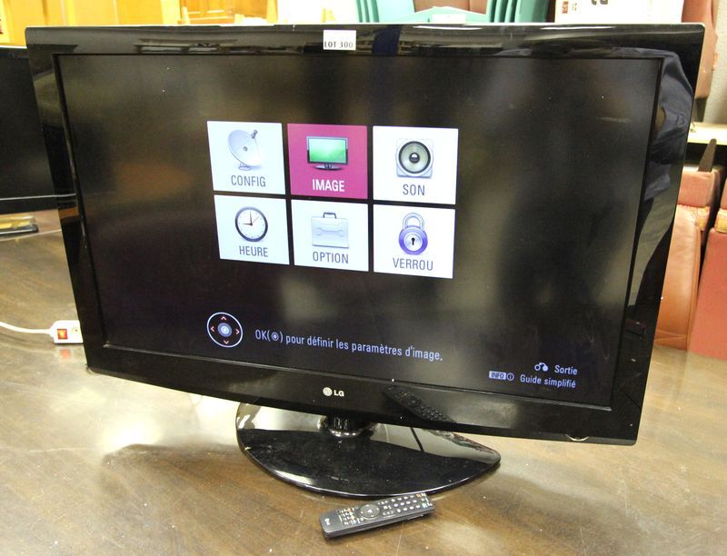 TV LG LCD 107 CM. MODELE 42LF2510 42 POUCES SANS CABLE D ALIMENTATION TELECOMMANDE.