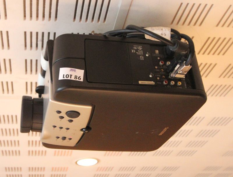 1 VIDEO PROJECTEUR PHILLIPS HOPPER XG20. SALLE DE REUNION. 6E ETAGE.