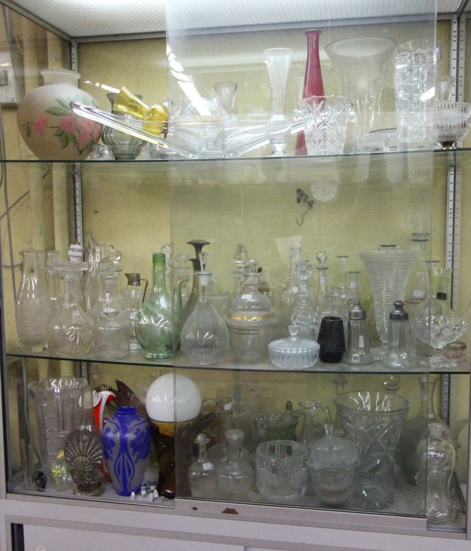 Carafes et vases en verre