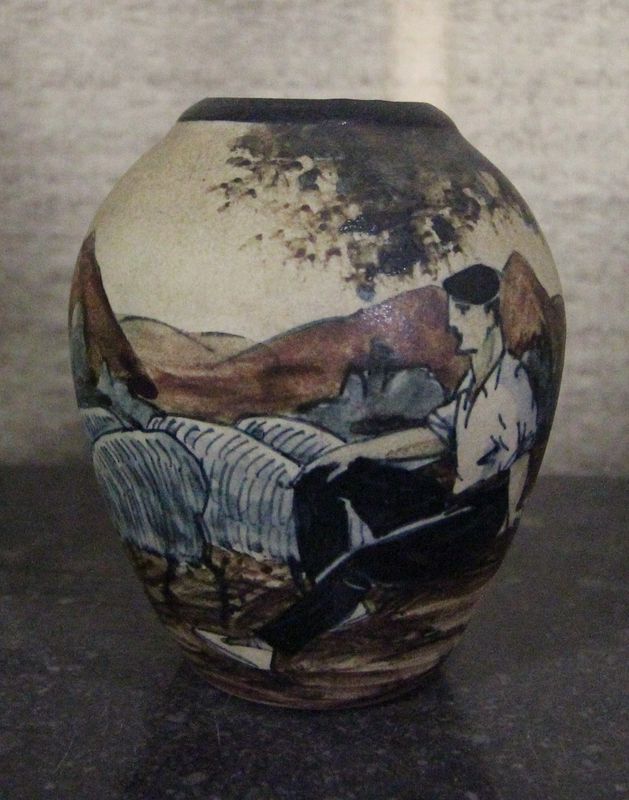 Ciboure - Petit vase ovoïde à décor d'une scène basque
