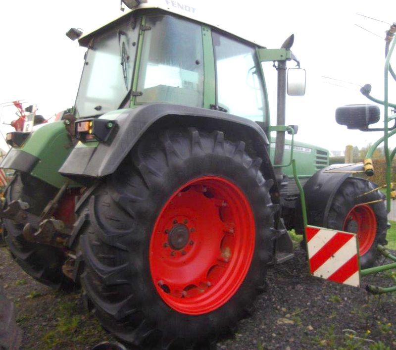 TRACTEUR AGRICOLE FENDT FARMER 311 4X4. 1996