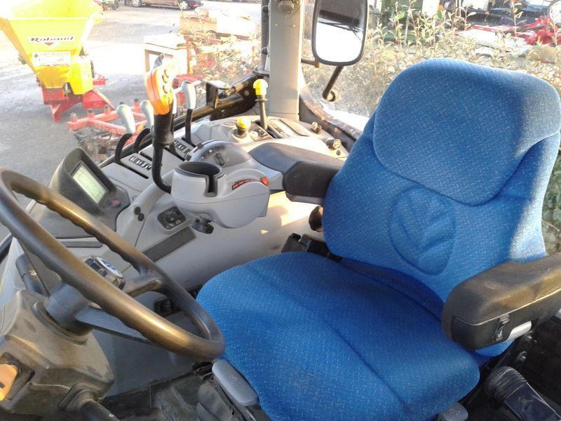 TRACTEUR AGRICOLE NEW HOLLAND T7030 4X4 2008