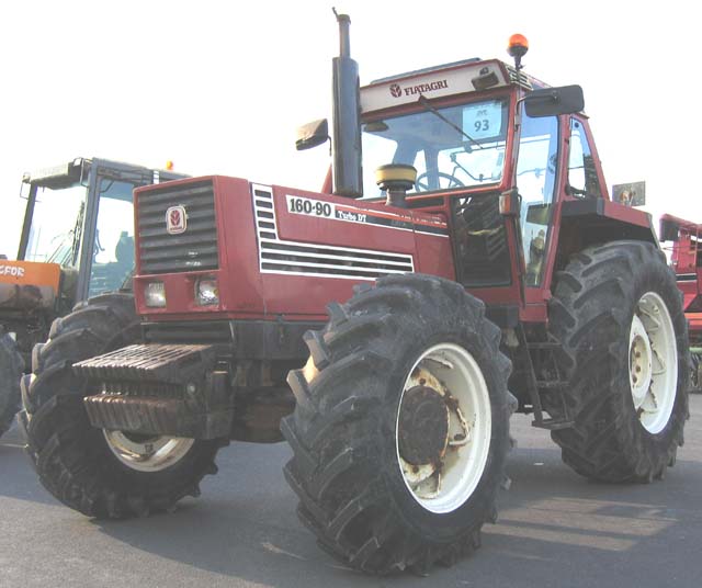 TRACTEUR AGRICOLE FIAT 160-90 DT 4RM 4RM 1991