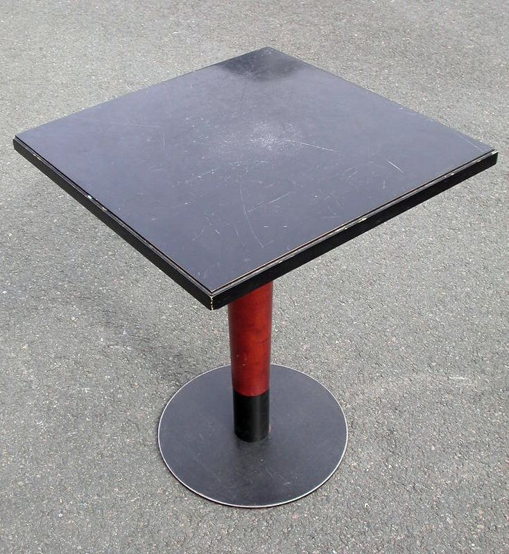 TABLE CARREES. DIM 76X60X60 CM.