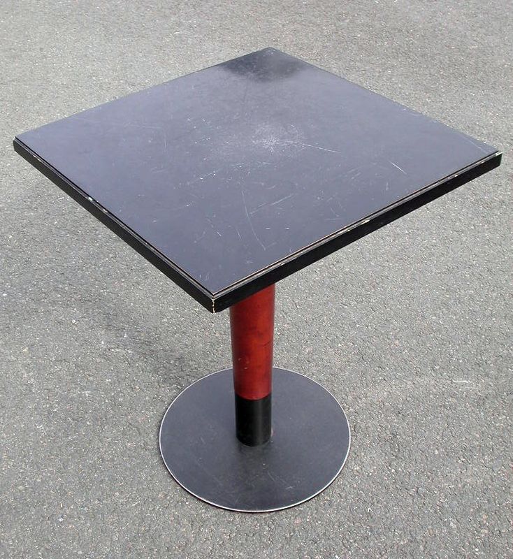 TABLE CARREES. DIM76X60X60 CM.