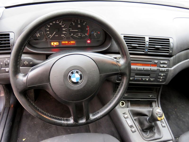 VOITURE BMW 318 D E46 2002