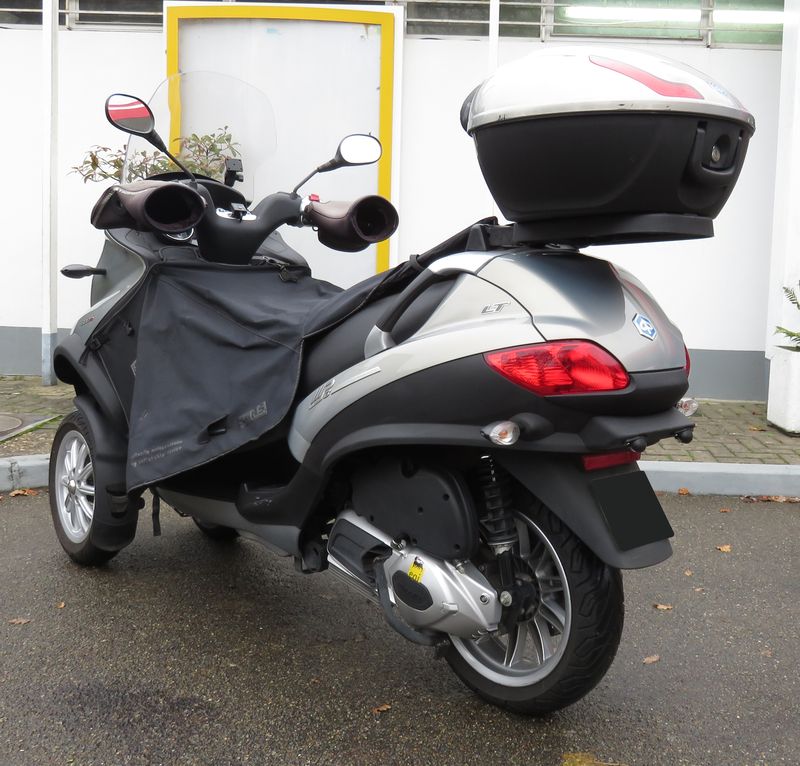 SCOOTER TRICYCLE PIAGGIO MP3 300IE LT 300 CM3 2013