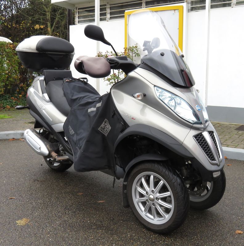 SCOOTER TRICYCLE PIAGGIO MP3 300IE LT 300 CM3 2013