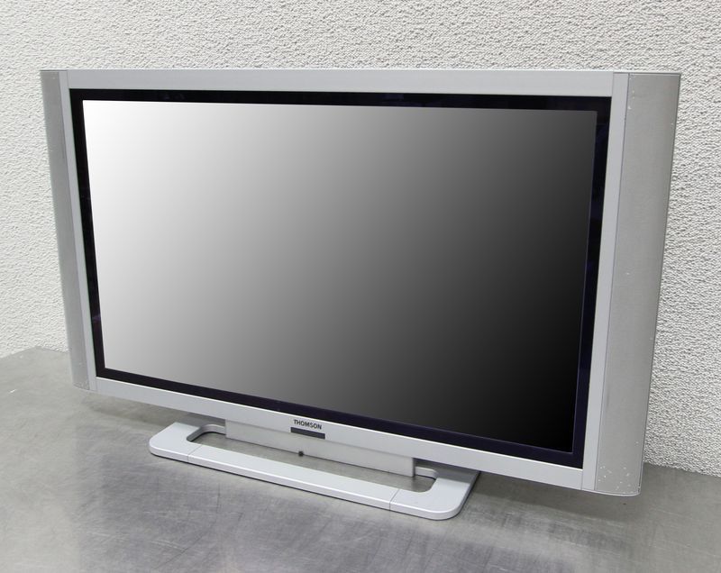 TELEVISION LCD DE MARQUE THOMSON  MODELE 42PB120S5   42 POUCES/105 CM. HAUTS-PARLEURS STEREO INTEGRES. VENDUE AVEC SON PIED.