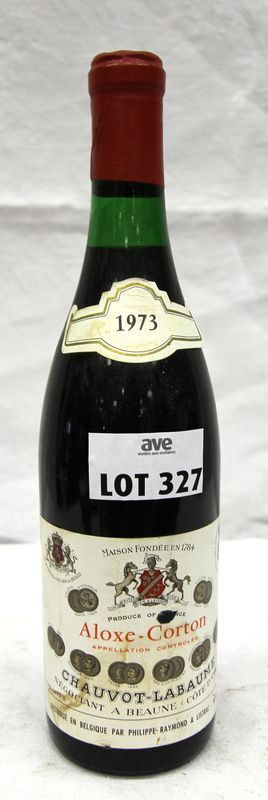 UNE BOUTEILLE ALOXE-CORTON CHAUVOT LABAUME 1973. ETIQUETTE TROUEE.