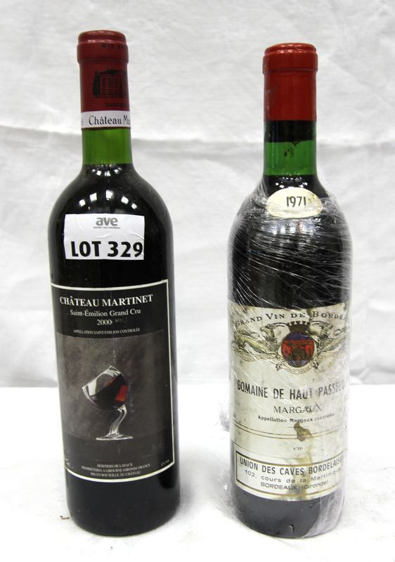 UNE BOUTEILLE CHATEAU MARTINET SAINT EMILION GRAND CRU 2000 ET UNE BOUTEILLE DOMAINE DE HAUT PASSELOUP MARGAUX 1971 NIVEAU GOULOT.