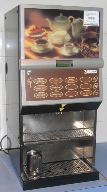 MACHINE A CAFE INSTANTANEE DE MARQUE "ZANUSSI".