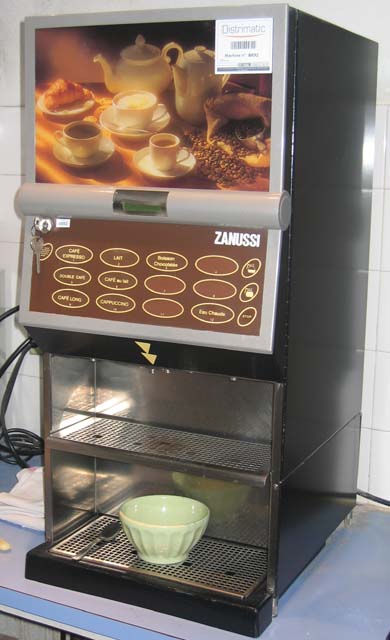 MACHINE A CAFE INSTANTANE DE MARQUE "ZANUSSI".