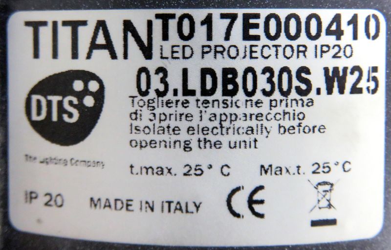 PROJECTEUR LED DE MARQUE TITAN DTS MODELE T017E000410. ON Y JOINT UNE LENTILLE.
