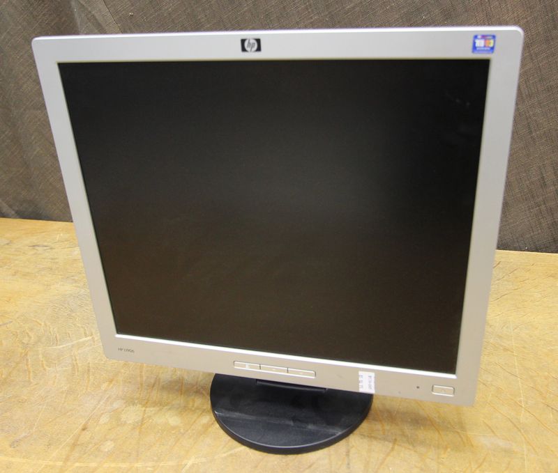 ECRAN LCD DE MARQUE HP MODELE L1906 19 POUCES/48 CM.