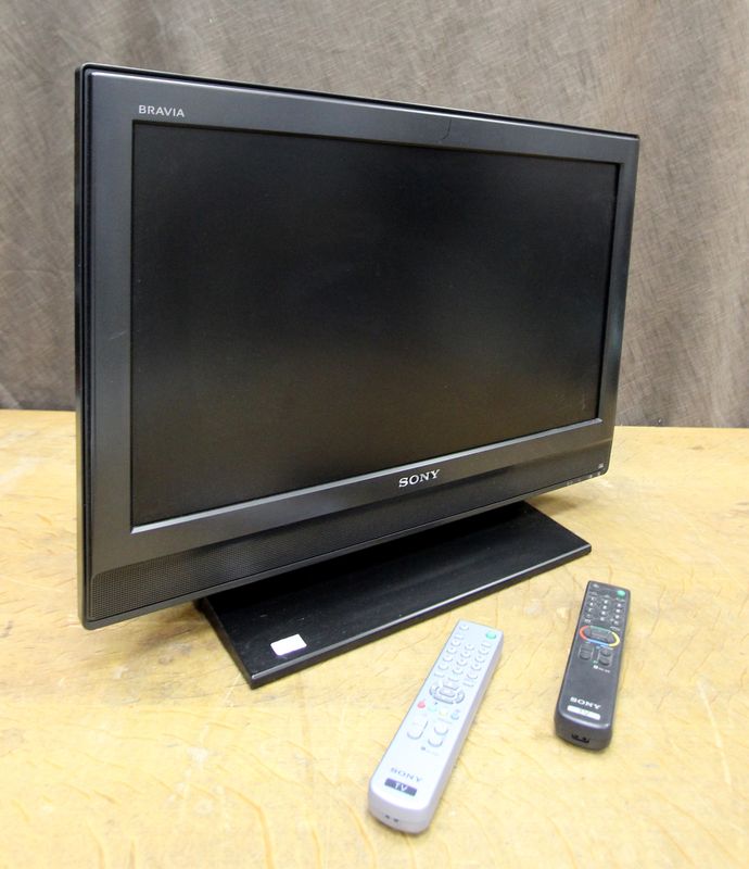 TELEVISEUR SONY BRAVIA ECRAN LCD MODELE KDL-26U 3000 26 POUCES/ 66 CM AVEC 2 TELECOMMANDES SONY.