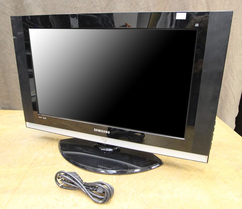 TELEVISEUR LCD DE MARQUE SAMSUNG MODELE LED27S71B 27 POUCES/68CM HAUTS- PARLEURS LATERAUX INTEGRES.