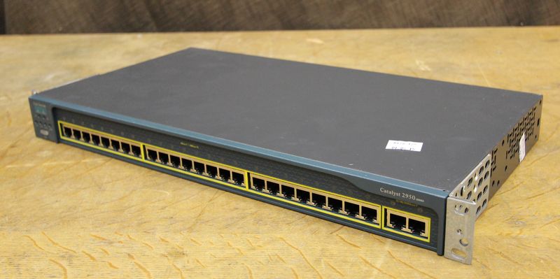 SWITCH CISCO SYSTEM CATALYST  2950 SERIE.