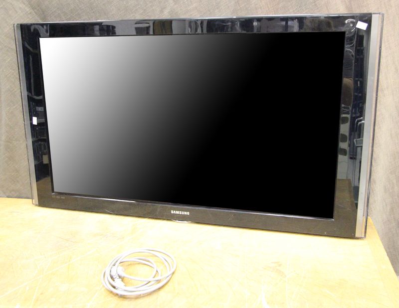 TELEVISION LCD DE MARQUE SAMSUNG MODELE LE46F86BDX/XEC. ECRAN DE 46 POUCES.