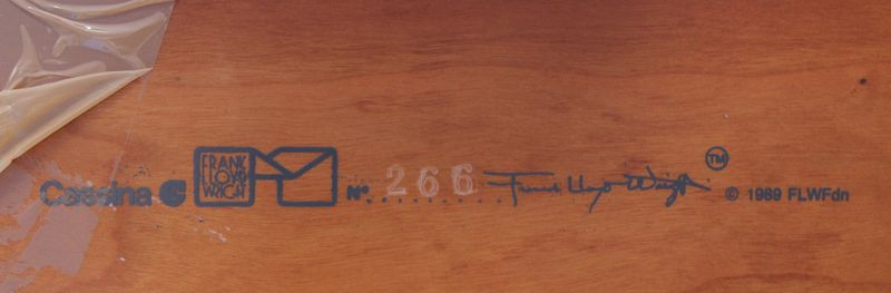 LLOYD WRIGHT FRANK (1867-1959), TABLE MODELE 605 ALLEN A PLATEAU RECTANGULAIRE EN CERISIER NATUREL, EDITION CASSINA, NUMEROTEE. BOIS FONCE. DIM : 70 X 258 X 106 CM. 7EME ETAGE CLUB CAMBON.