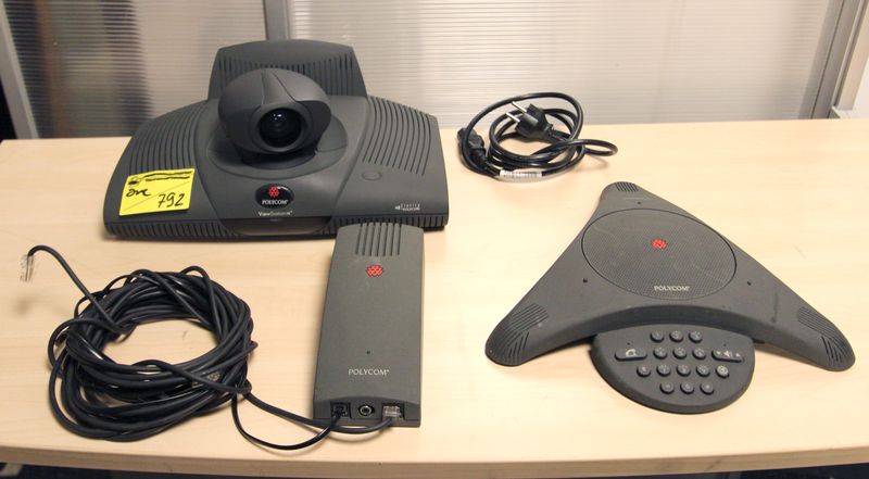 VISIO CONFERENCE POLYCOM MODELE VIEW STATION FX PN4-16XX. ON Y JOINT UNE ARAIGNEE POLYCOM SOUNDSTATION. REFECTOIRE J1.