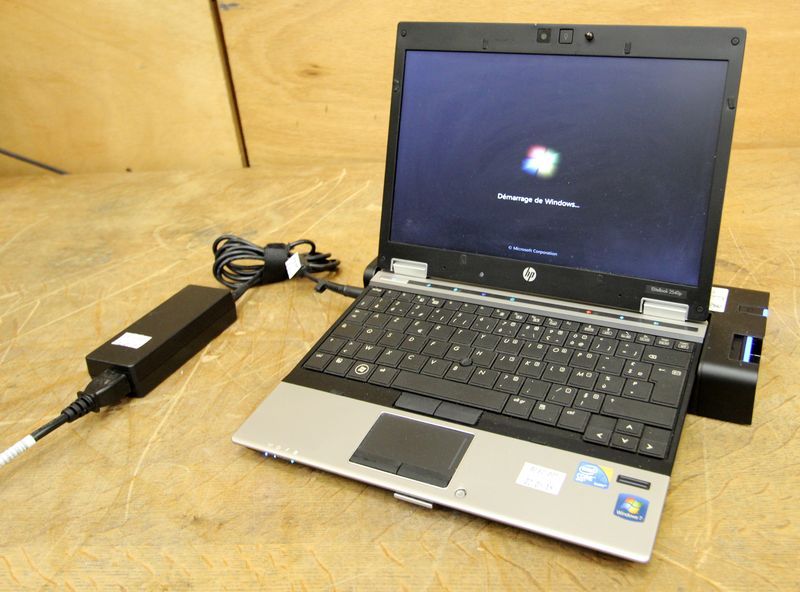 ORDINATEUR PORTABLE DE MARQUE HP MODELE ELITE BOOK 2540P. PROCESSEUR INTEL CORE I7 V PRO.  4GO DE RAME. LICENCE MICROSOFT WINDOWS 7PRO. VENDU AVEC SA STATION D'ACCEUIL/DOCK  ET ALIMENTATION.