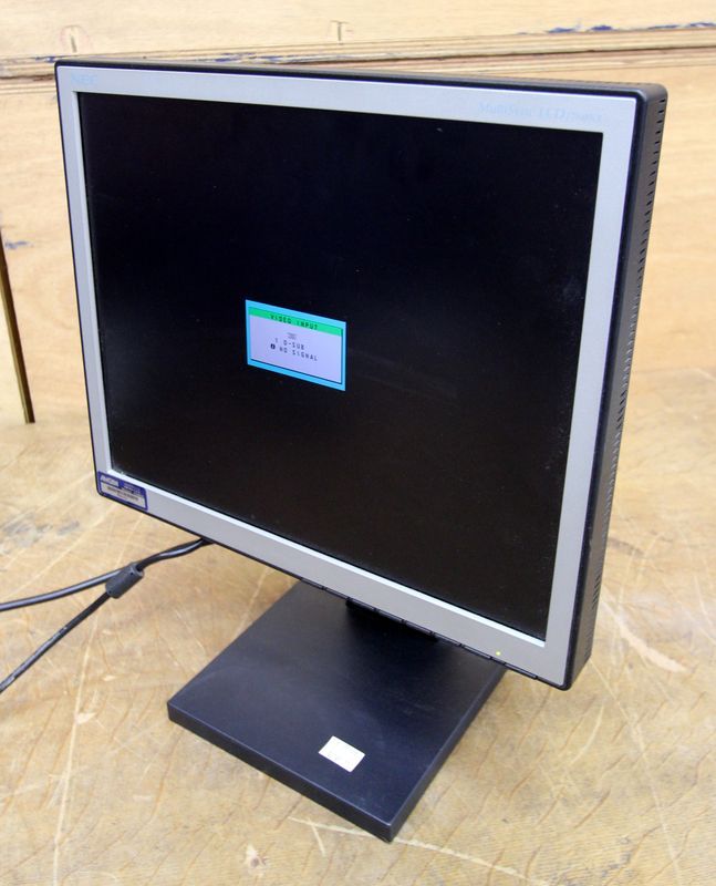 66 ECRAN LCD DE MARQUE NEC MODELE MULTI SYNC LCD 1760NX. ECRAN 17 POUCES. AVEC CABLE D'ALIMENTATION ET CABLE VGA. V