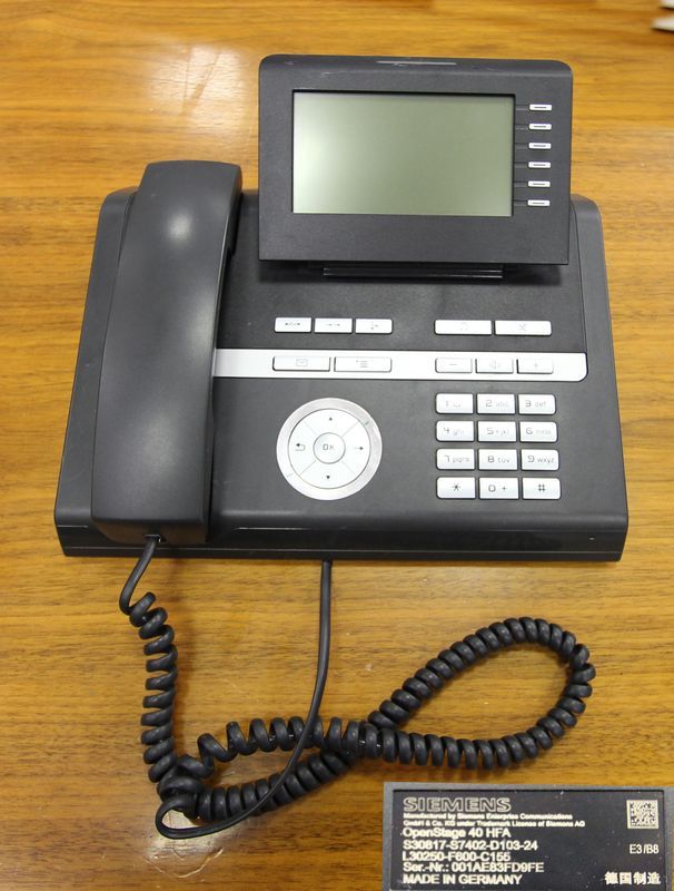 13 TELEPHONES DE MARQUE SIEMENS MODELE OPENSTAGE 40 HFA.