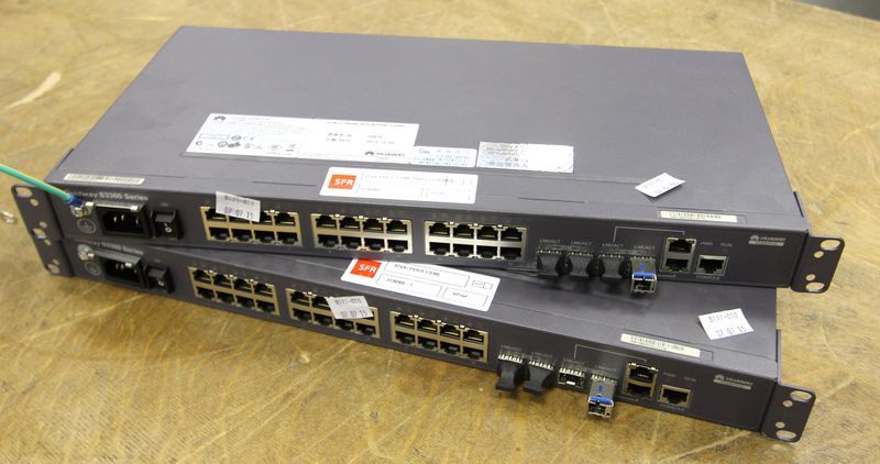 2 SWITCHS 24 PORTS DE MARQUE HUAWEI S300 SERIE MODEL S3328TP-EI.