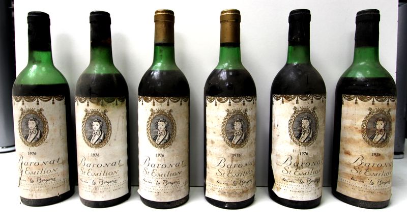 SIX BOUTEILLES DE BARONAT. SAINT EMILION. .BARON PHILIPPE DE ROTSCHILD.  ANNEE 1976.