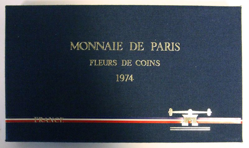 LOT 21. 2 UNITES. COFFRET DE MONNAIE DE FLEURS DE COINS ANNEE 1974 DE LA MONNAIE DE PARIS.