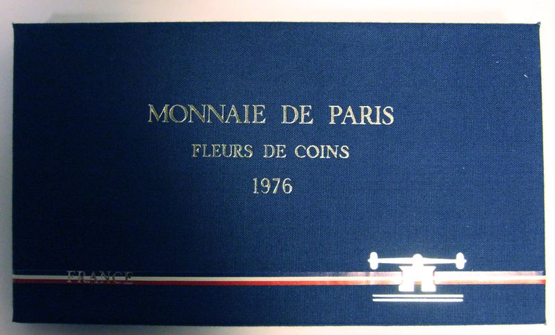 COFFRET DE MONNAIE DE FLEURS DE COINS ANNEE 1976 DE LA MONNAIE DE PARIS. 2 COFFRETS.