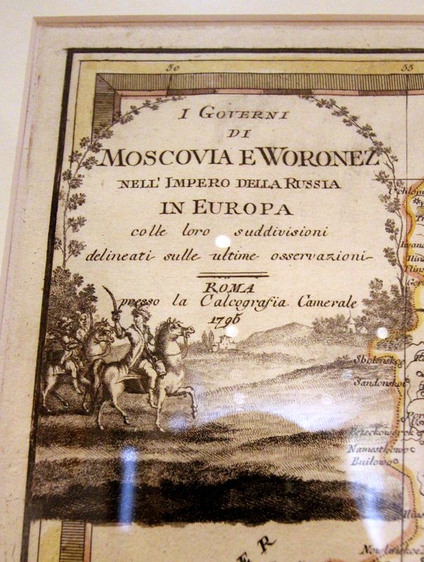 ESTAMPE REHAUSSE DE CRAYON COLORE ET DE LAVIS DE GOUACHE. " MOSCOVIA ET WORONEZ. NELLE IMPERO DELLA RUSSIA IN EUROPA". 1795. PIQÛRES. PLIURE HORIZONTALE CENTRALE. ENCADREE. 50 X 36 CM A VUE.(3EME ETAGE - HALL D'ENTREE).