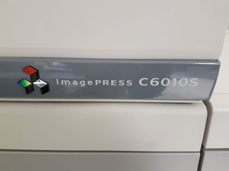 PRESSE NUMERIQUE PROFESSIONELLE DE MARQUE CANON MODELE C6010. N° DE SERIE : HVX00628.